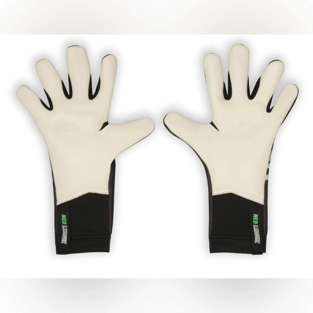 BOGO 🎉 Umbro - Junior Neo League Goalkeeper Gloves, Black/White/Teal. Size 5.  - Picture 2 of 4